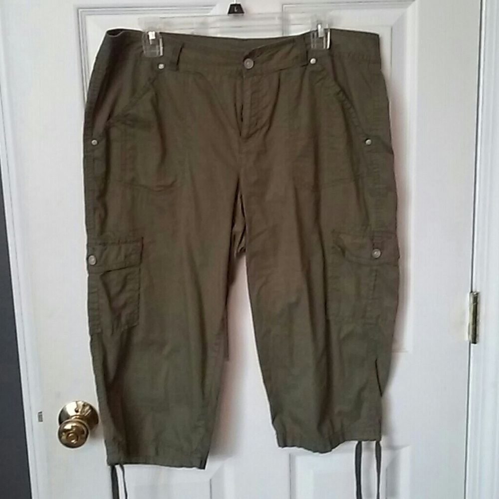 Gently loved. Faded Glory capris